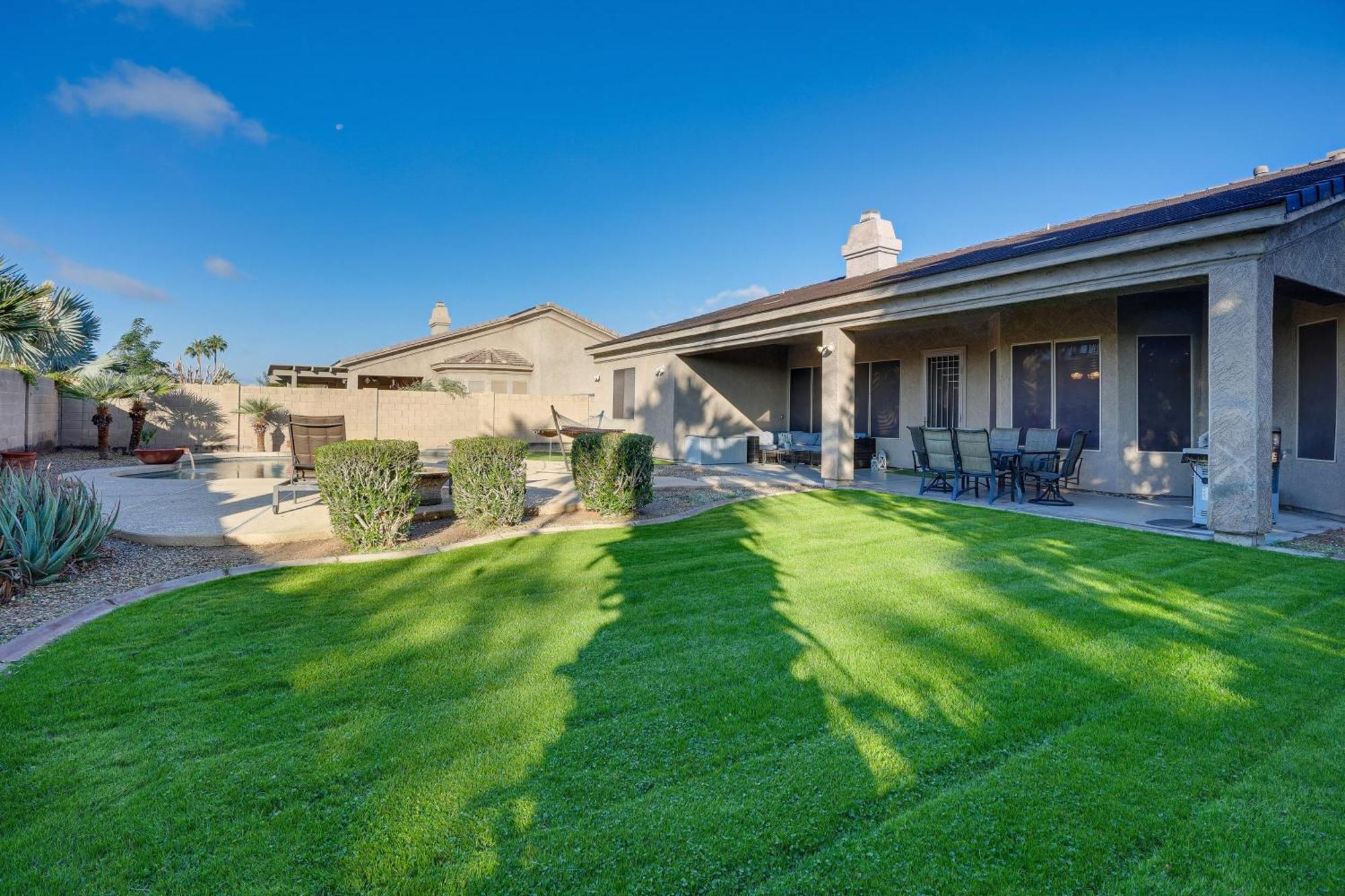 Goodyear Group Getaway With Pool And Putting Green Exterior photo